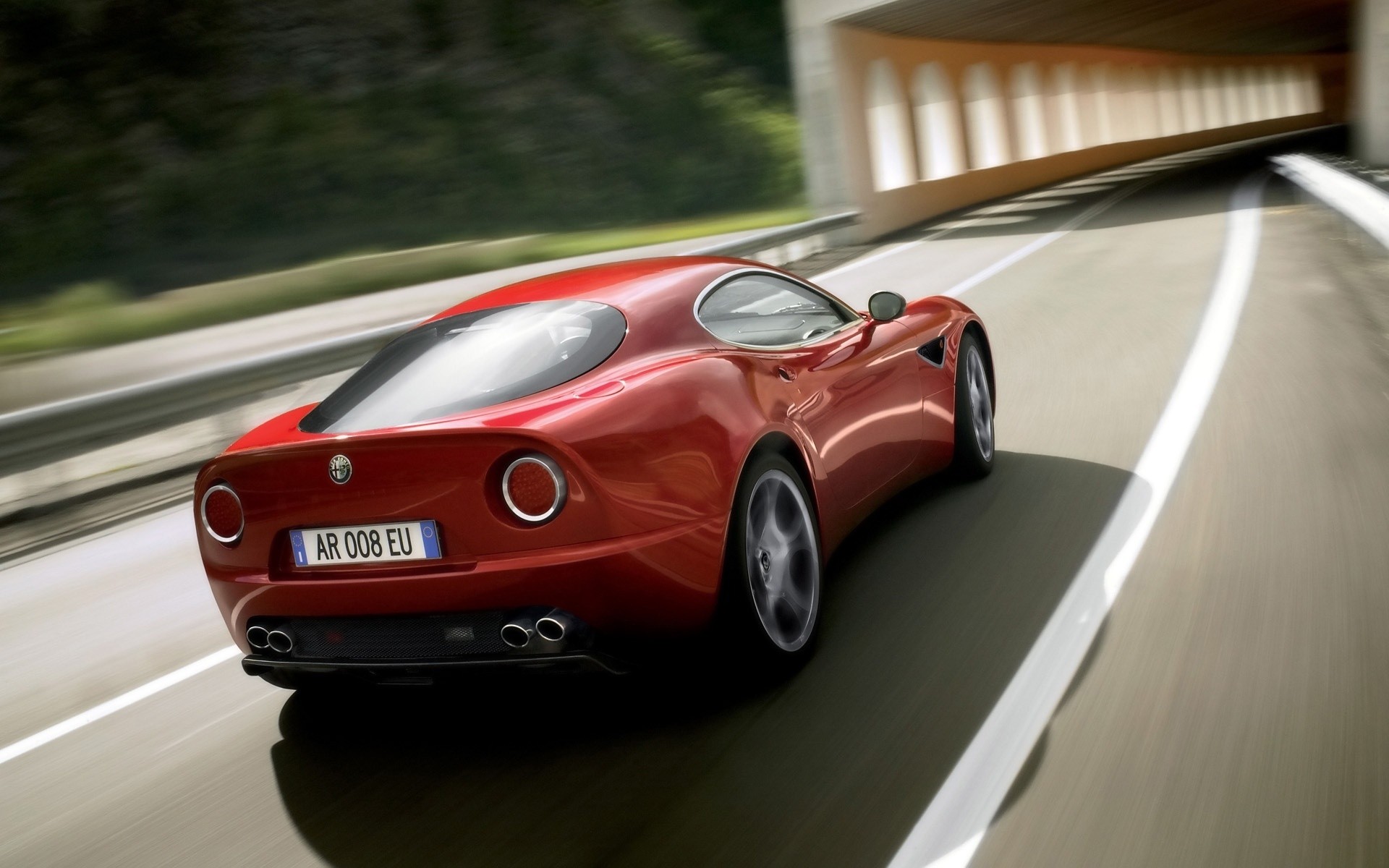 alfa romeo samochód samochód pospiesz się asfalt akcja czarnuszka rozmycie chodnik szybko system transportu wyścigi konkurs motoryzacja