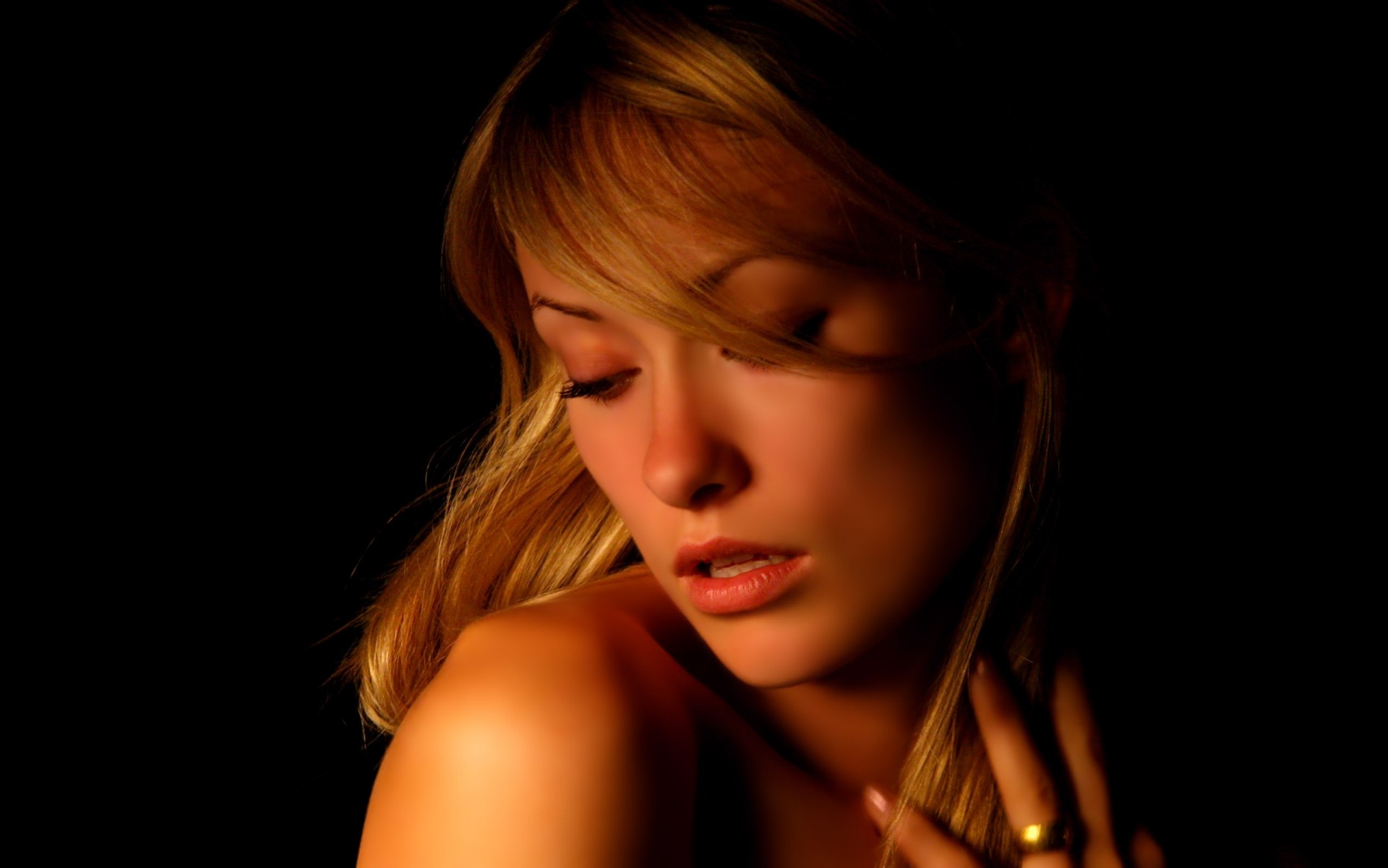 kobieta portret dziewczyna moda seksowny glamour ciemny ładny jeden nago