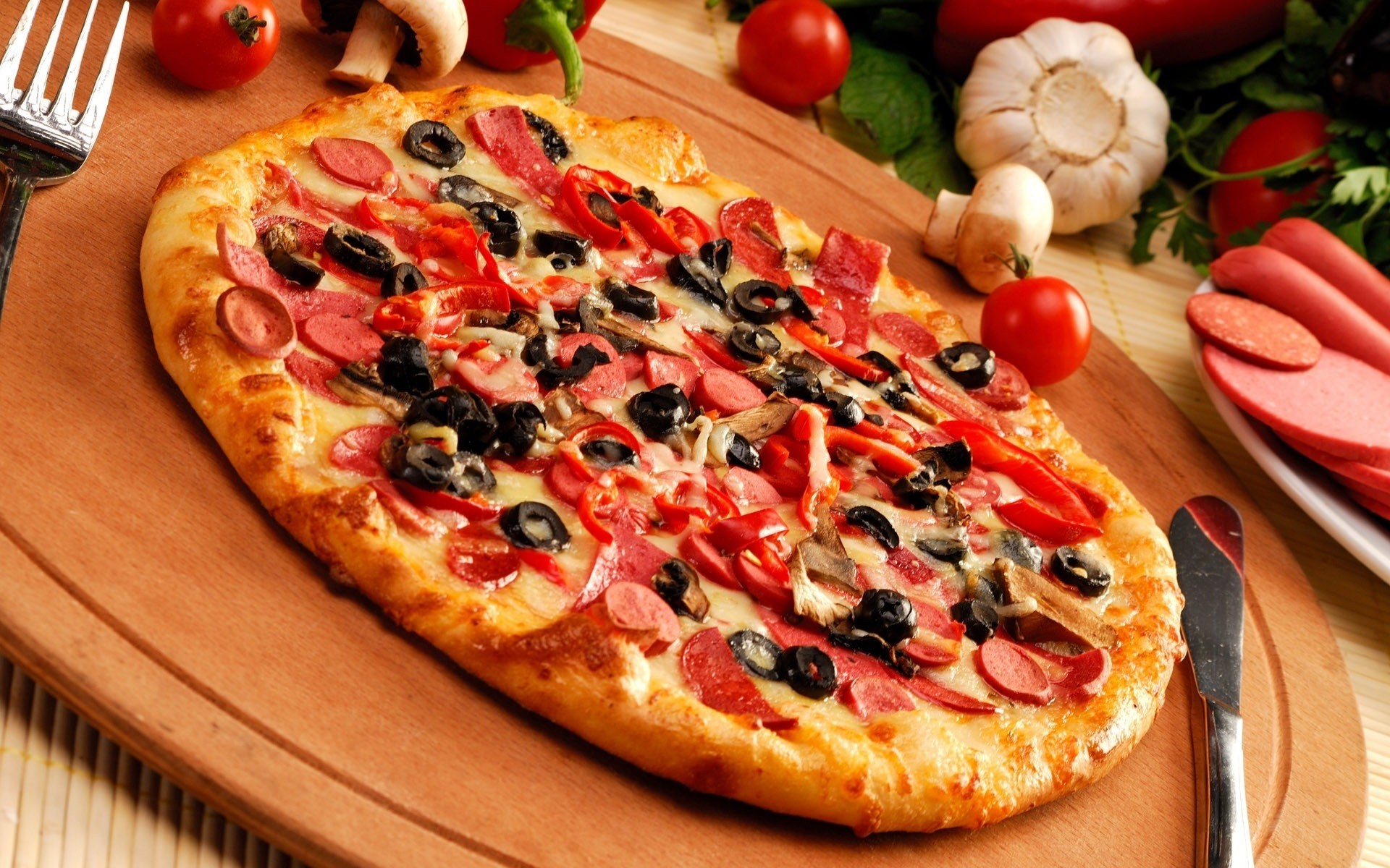 pizza pepperoni ser babla skórki mozzarella salami szybki pomidor jedzenie orzeźwienie grzyb szynka plasterek najwyższy ciasto obiad sos jedzenie cukiernia
