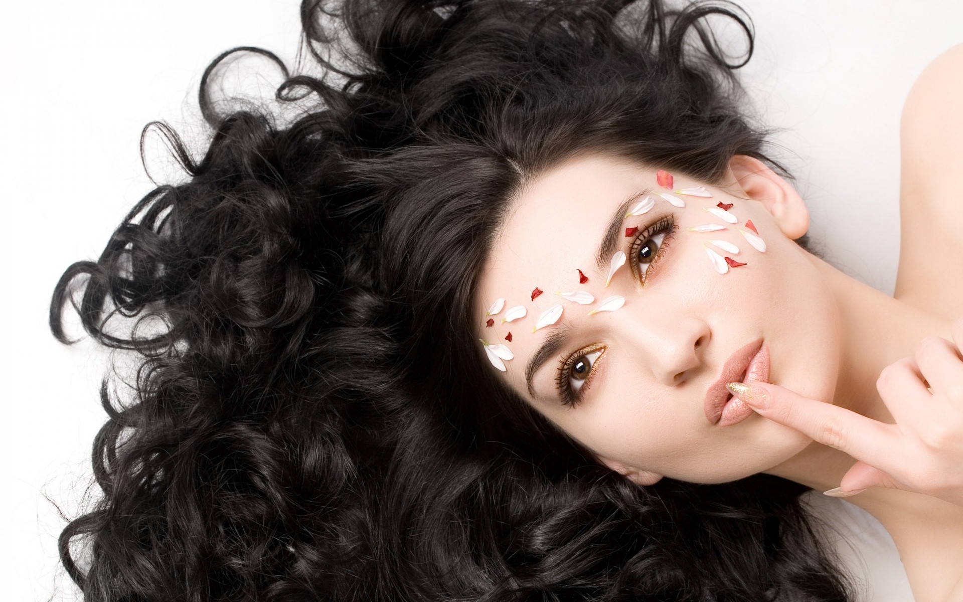 moda glamour kobieta perwersyjne sexy włosy dziewczyna długi model skóra oko portret fryzura dość słodkie usta elegancki styl kobieta