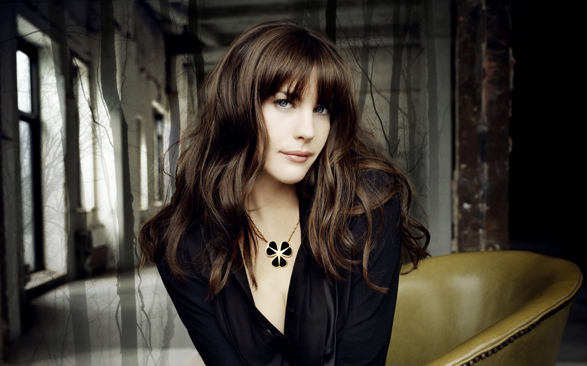 kobieta moda portret dziewczyna modelka seksowny ulica okna dziecko aktorka gwiazdy fajna dziewczyna aktorki z hollywood