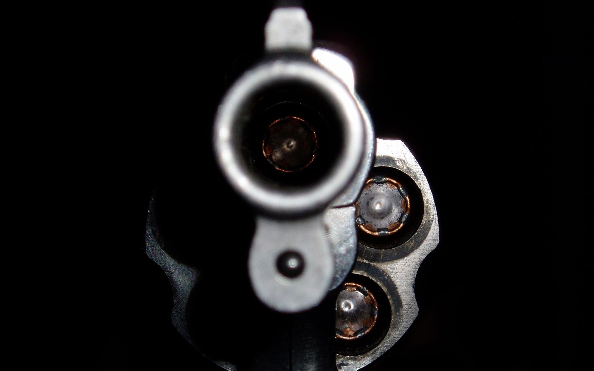 pistolet broń pistolet stal ciemny martwa natura bezpieczeństwo pulpit amunicja stary vintage niebezpieczeństwo