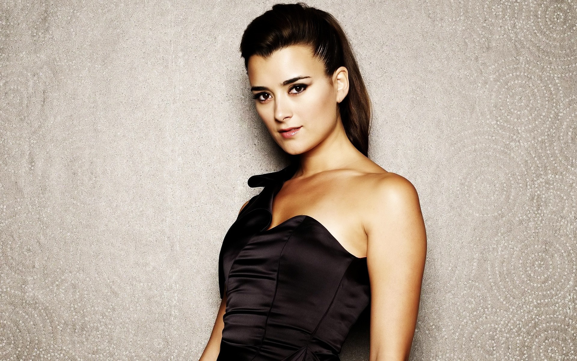 moda kobieta portret dziewczyna model glamour seksowny elegancki nosić brunetka aktorka kobieta celebrytka artysta