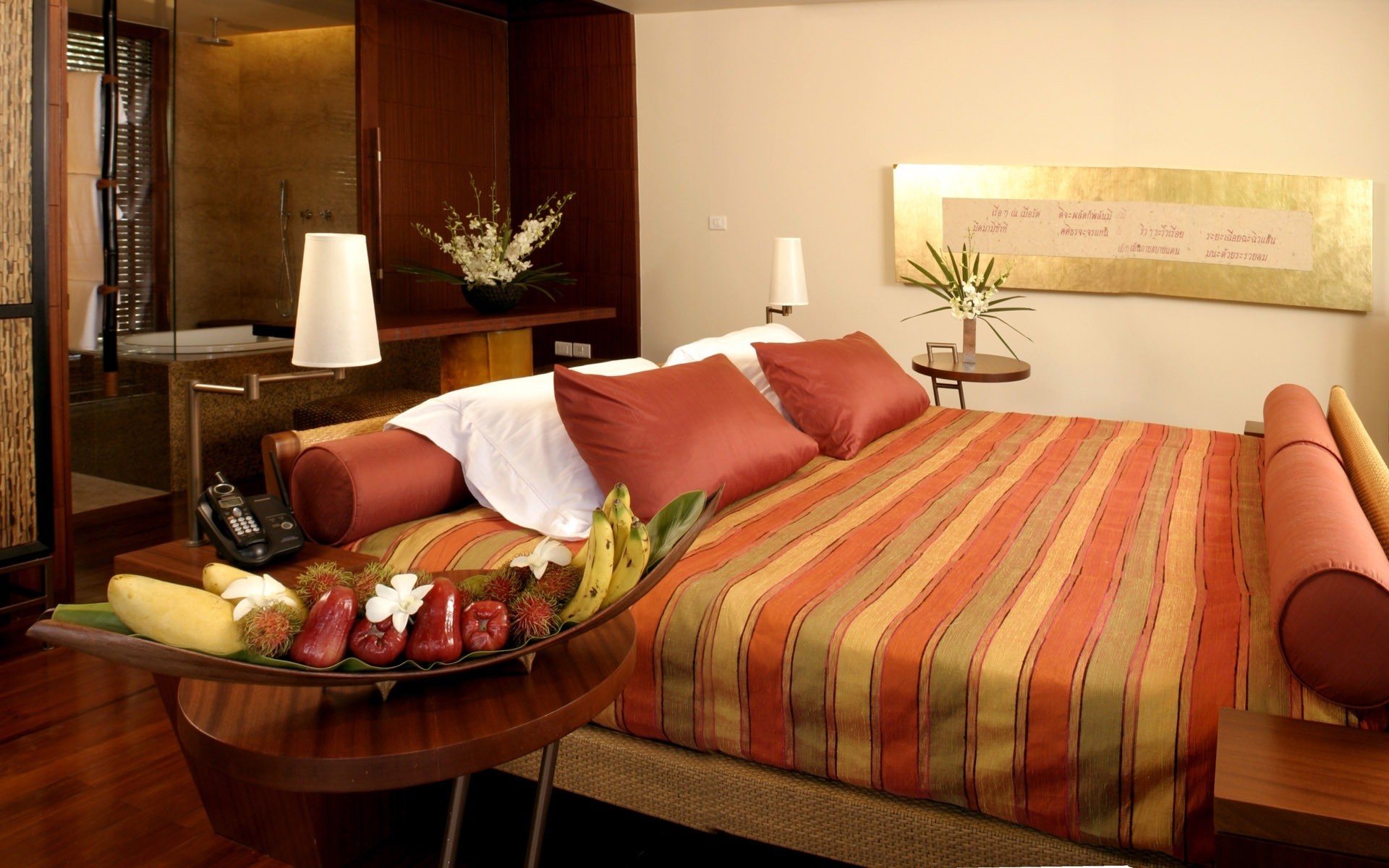 meble pokój łóżko kryty sypialnia aranżacja wnętrz hotel miejsce stół dom lampa dom