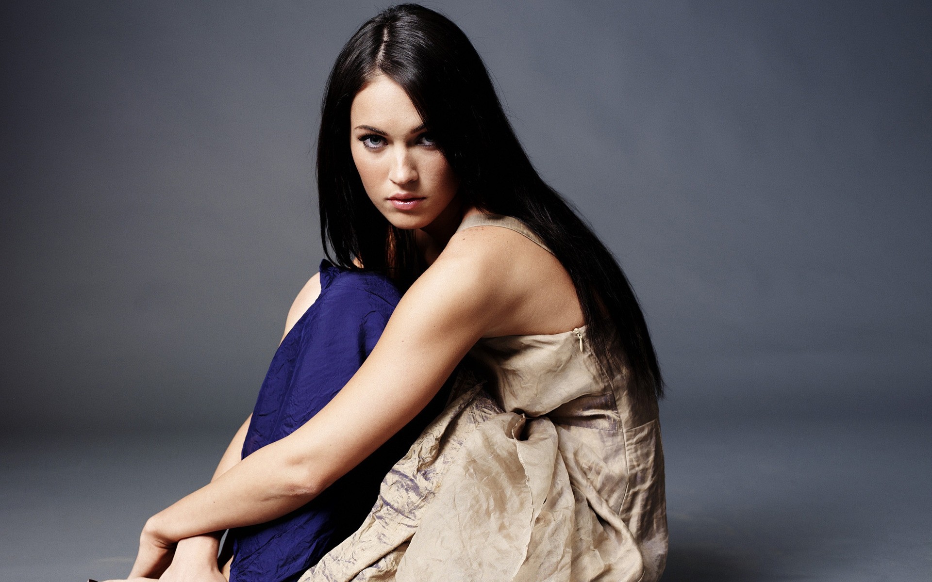 moda kobieta portret glamour model sexy dziewczyna elegancki jeden brunetka ładna aktorka zdjęcia twarz poważne