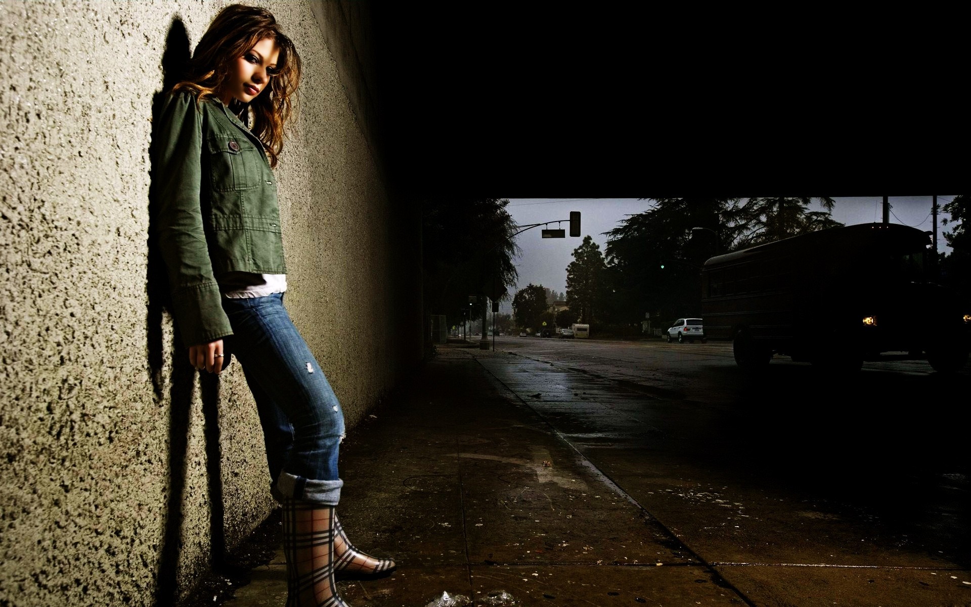 ulica dziewczyna portret kobieta dorosły jedno światło model miasto miasto moda cień droga aktorka plakat gwiazdy michelle trachtenberg