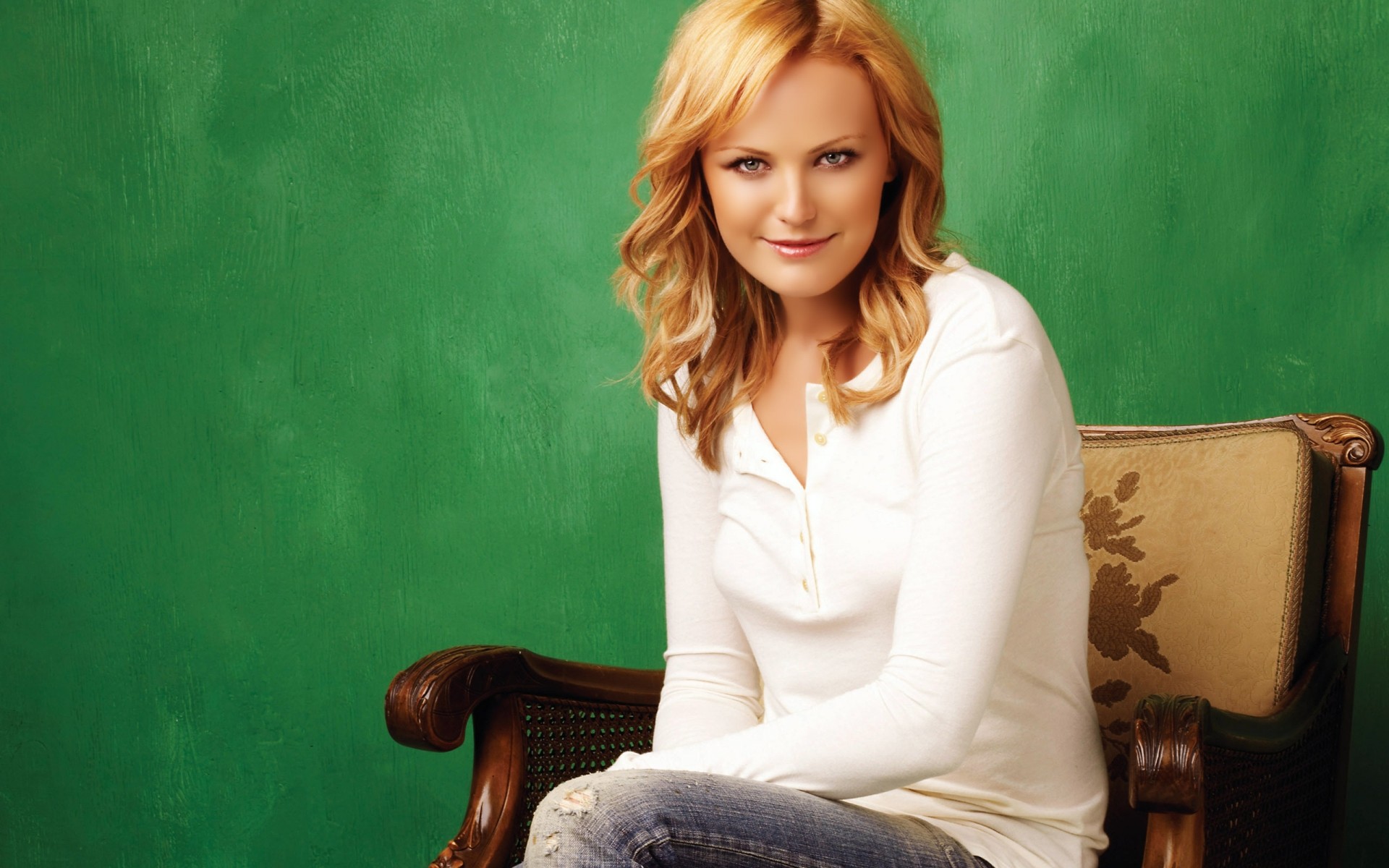 kobieta jeden portret dorosły nosić wewnątrz siedzieć dziewczyna aktorka zdjęcie zdjęcie zdjęcie