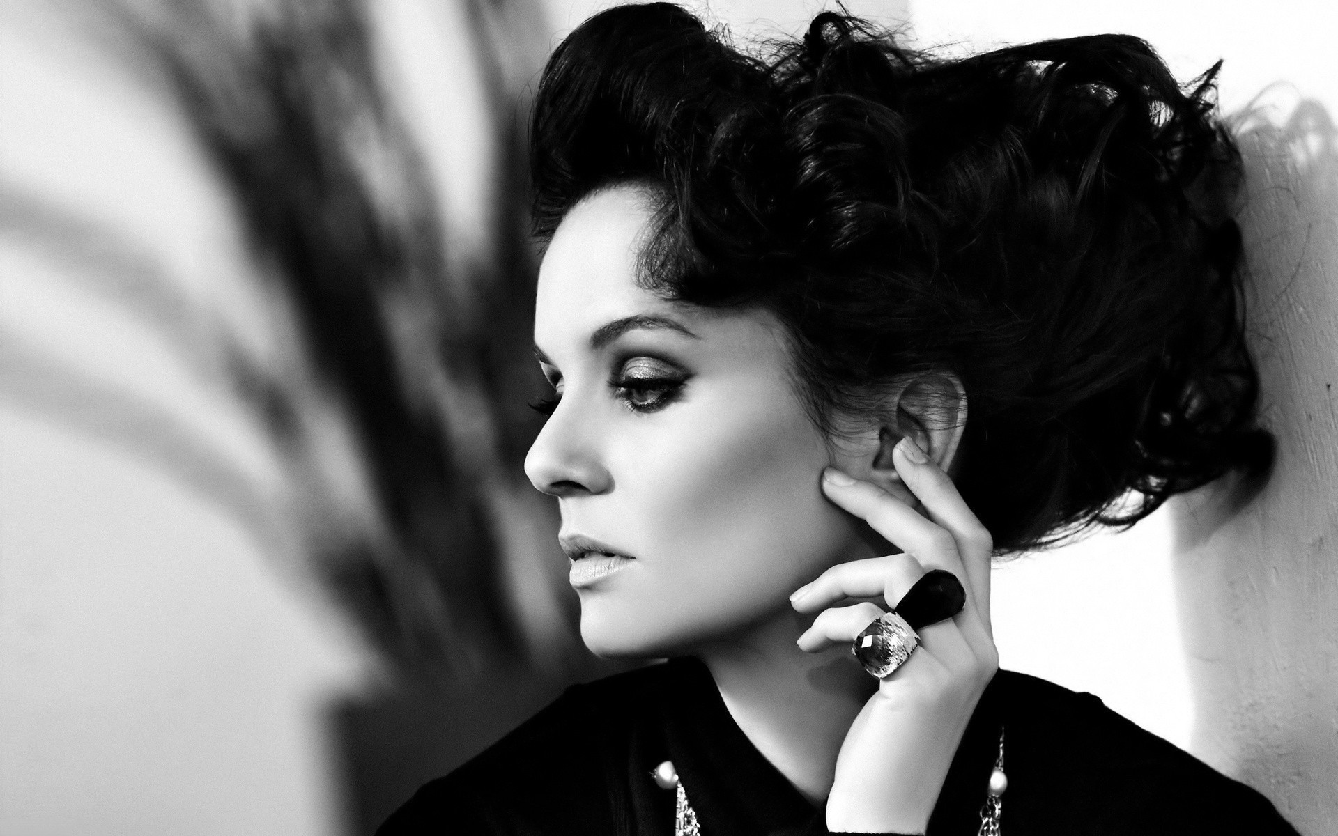 monochromatyczny portret kobieta moda model glamour dziewczyna dorosły fryzura jeden seksowny lustro oko biżuteria czarno-biały sarah wayne hollywood piękny czarny biały