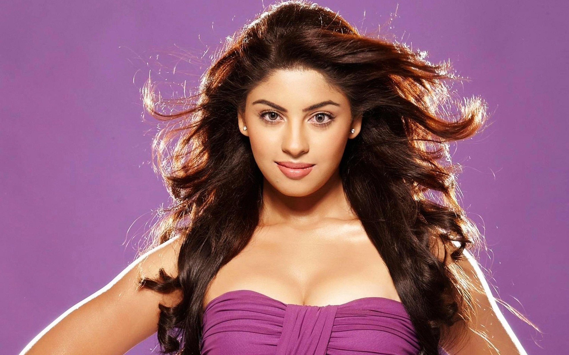 moda model kobieta glamour portret dziewczyna sexy włosy piękne fryzura skóra wiatr styl luksusowe indyjska aktorka richa gangopadhyay dziecko