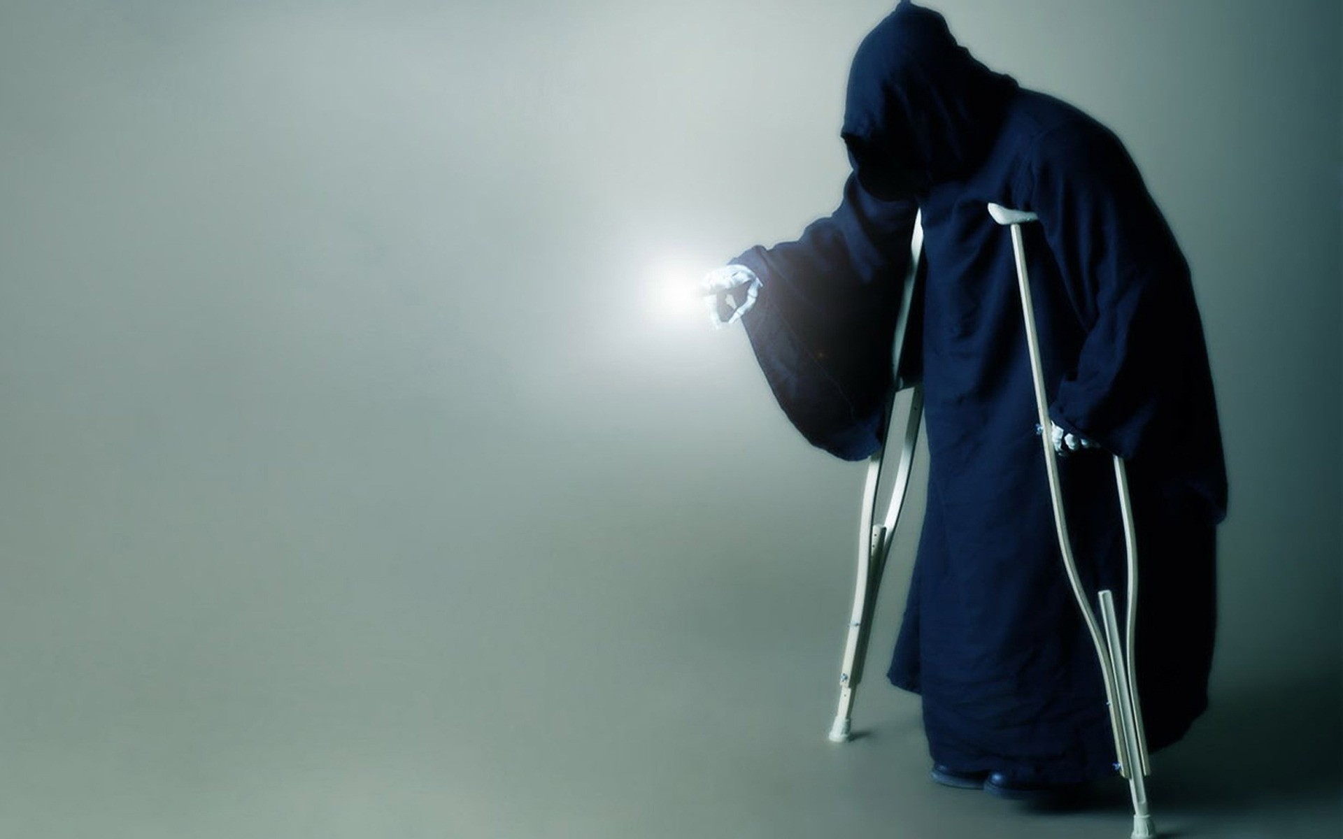 jeden człowiek dorosły portret śmieszne komedia śmierć światło niebieski czarny