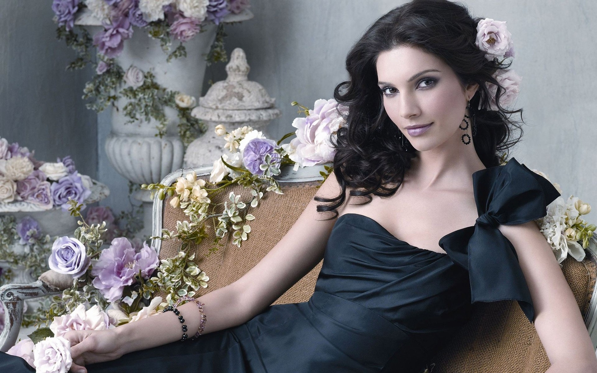 panna młoda bukiet ślub kwiat róża kobieta sukienka piękne kompozycja kwiatowa welon moda portret elegancki dorosły ceremonia romantyczny miłość model dla nowożeńców aktorka celebrity alana zdjęcie garza alana zdjęcie garza alana de la garza