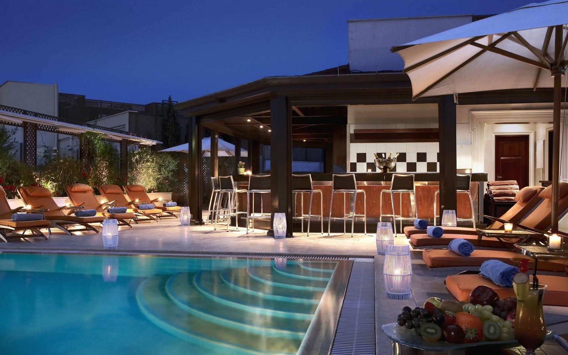 basen basen luksusowy hotel krzesło przy basenie ośrodek pływanie meble patio miejsce podróży willa sofa stół wodny wakacje wypoczynek tropikalny