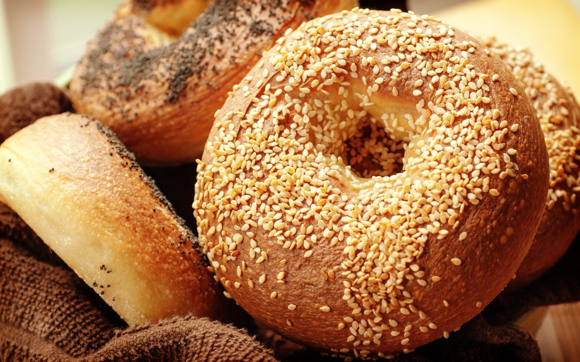 jedzenie piekarnia śniadanie chleb płatki pszenicy pyszne pieczenie jedzenie ciasto sezam tradycyjne domowe okrągłe zdrowie