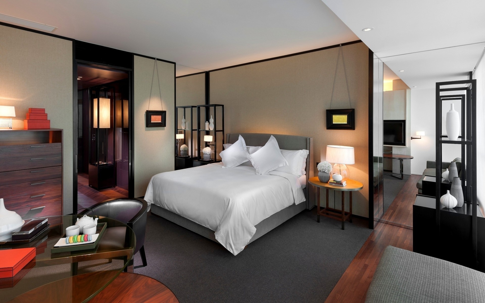 meble pokój sypialnia łóżko dom kryty projektowanie wnętrz lampa stół krzesło okno lustro dywan podłoga dom nowoczesne miejsce apartament hotel luksusowa sofa projekt sypialni