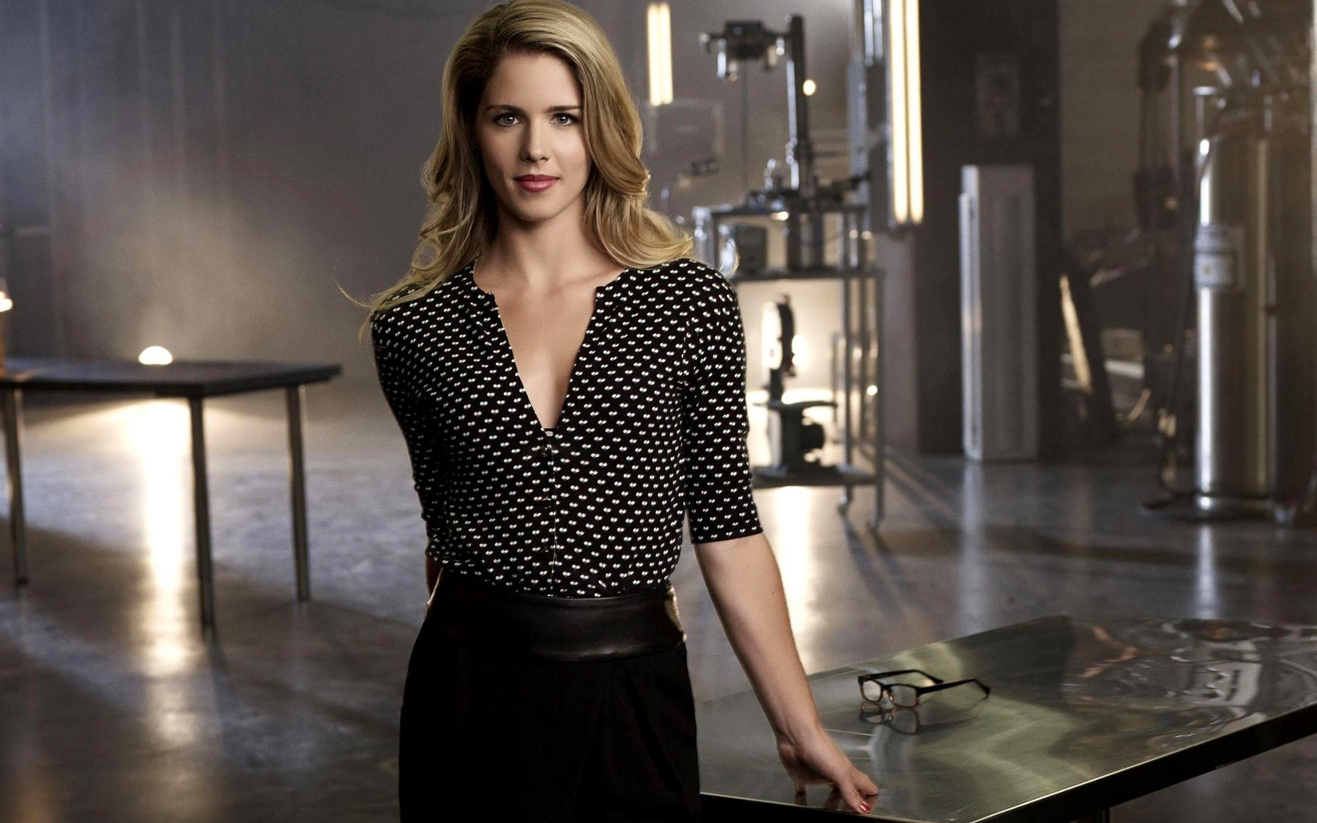 dorosły kobieta portret kryty moda jeden biznes model nosić numer modny blondynka dziecko emily bette gwiazdy gwiazdy