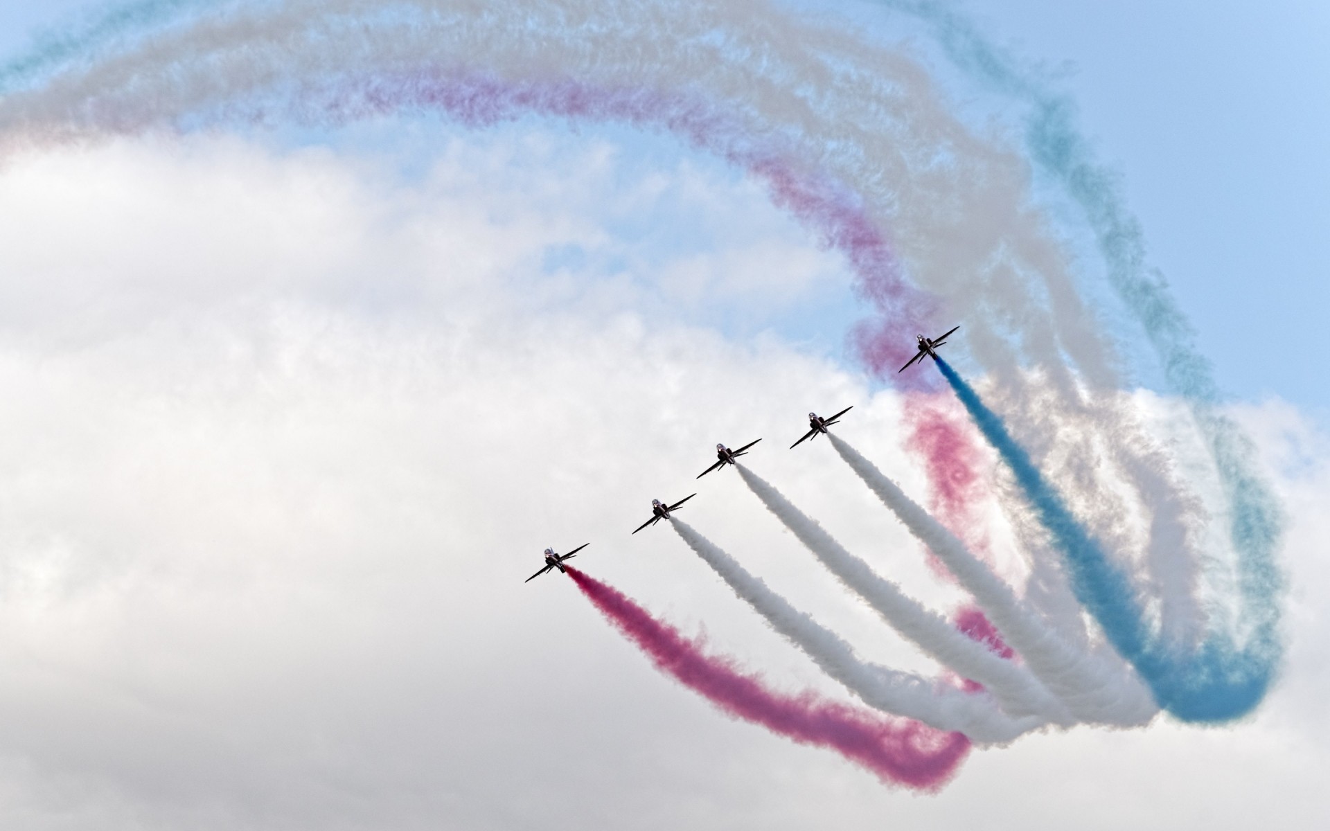 samolot samolot niebo powietrze lot samolot latać na zewnątrz wojskowy dym światło dzienne formacja geologiczna pogoda samoloty