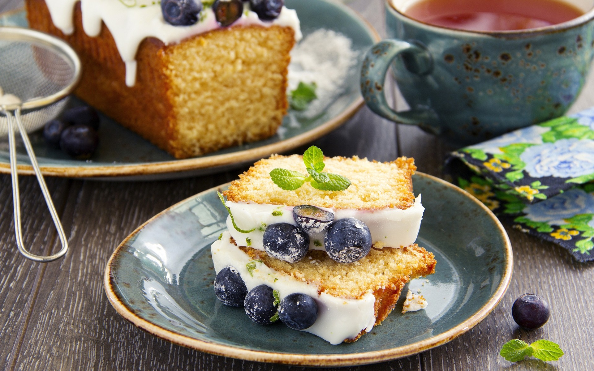 jedzenie płyty owoce słodki nabiał śniadanie ciasto krem orzeźwienie pyszne jagoda stół epikur zdrowy kubek odżywianie plasterek jagodowy babeczka miętowy
