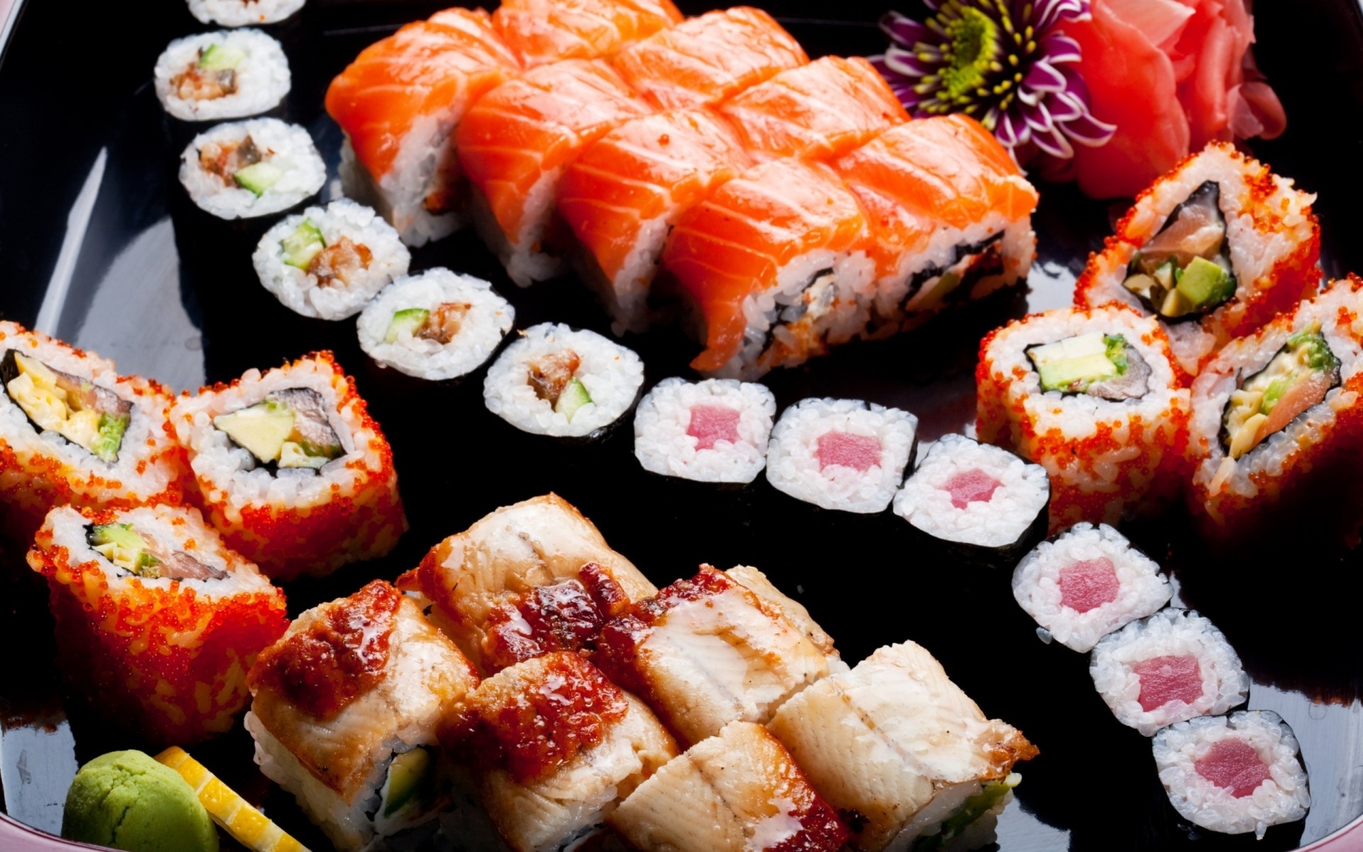 sushi ryż łosoś jedzenie ryby bułka owoce morza wodorosty odżywianie maki kolacja epikur obiad tuńczyk plasterek węgorz awokado wasabi