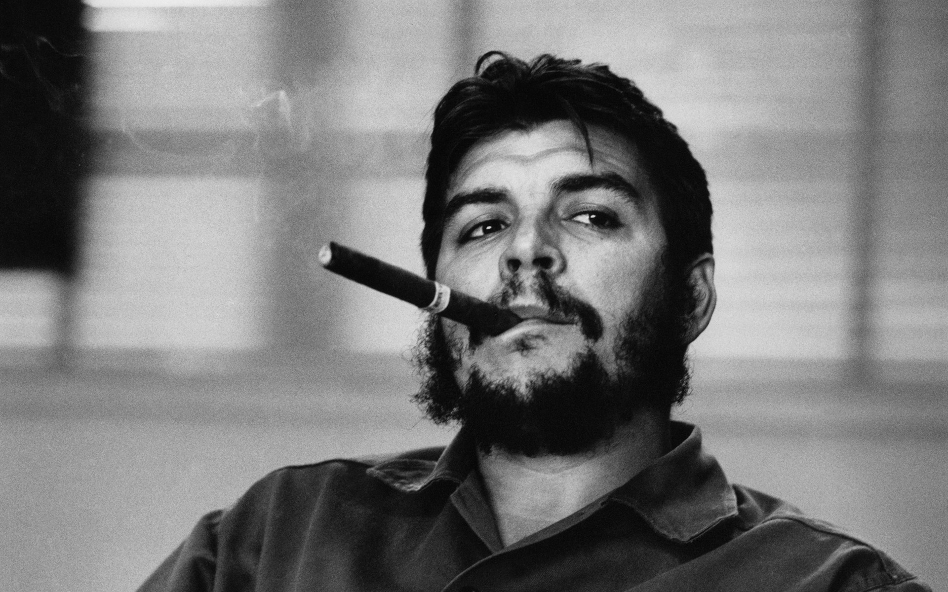 portret dorosły jeden człowiek monochromatyczny zarost muzyka muzyk che guevara