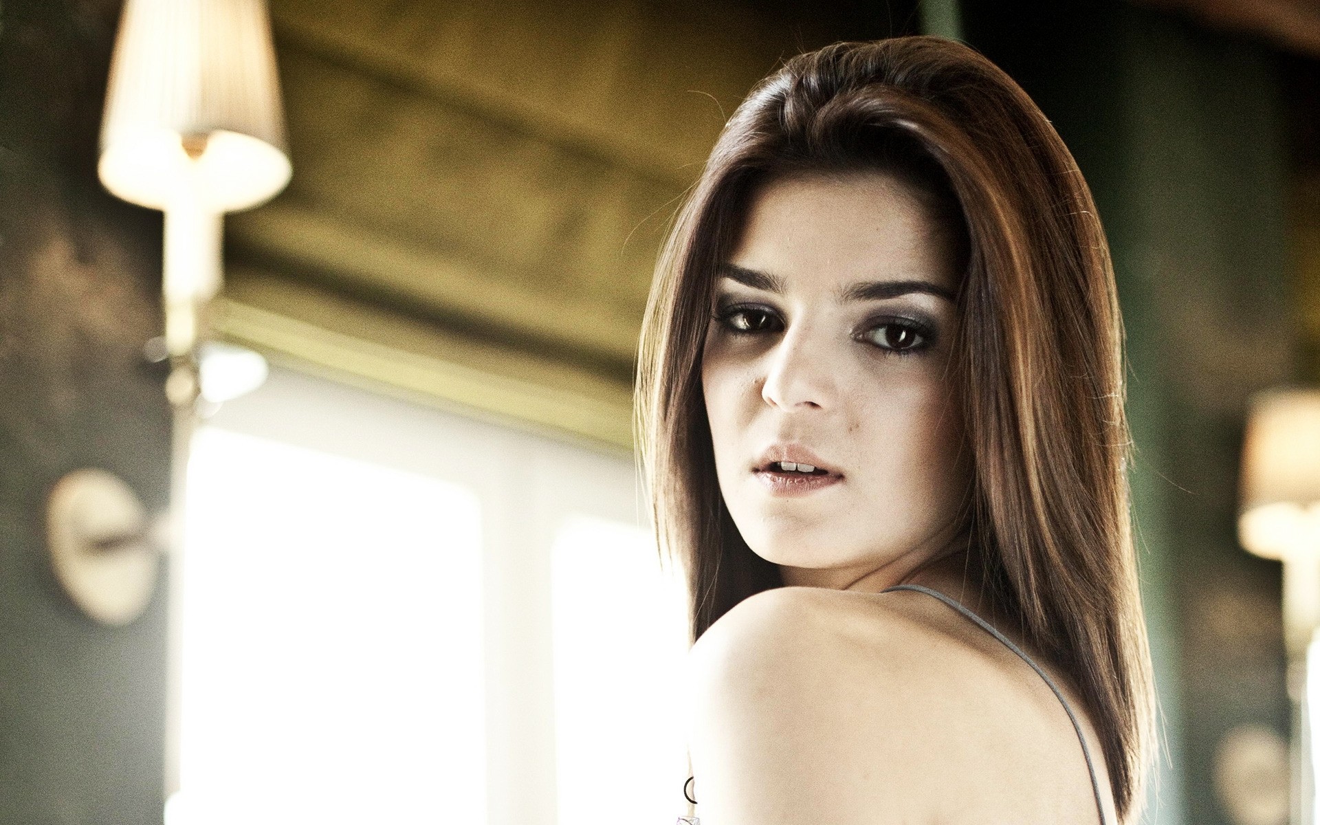 kobieta dziewczyna portret kryty dorosły moda claro lago