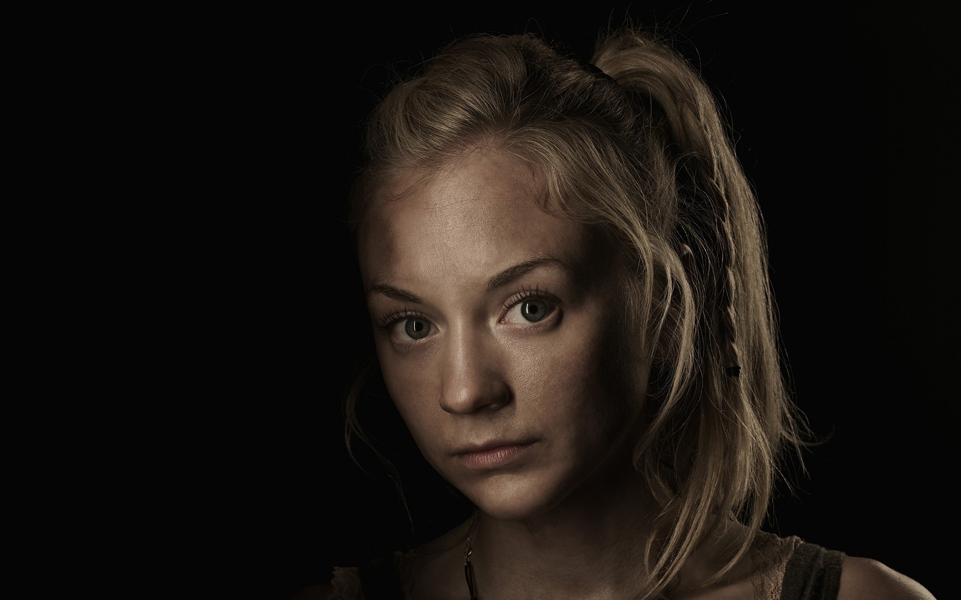 portret jeden kobieta dziewczyna dorosły monochromatyczny moda model studio ciemny emily kinney the walking dead