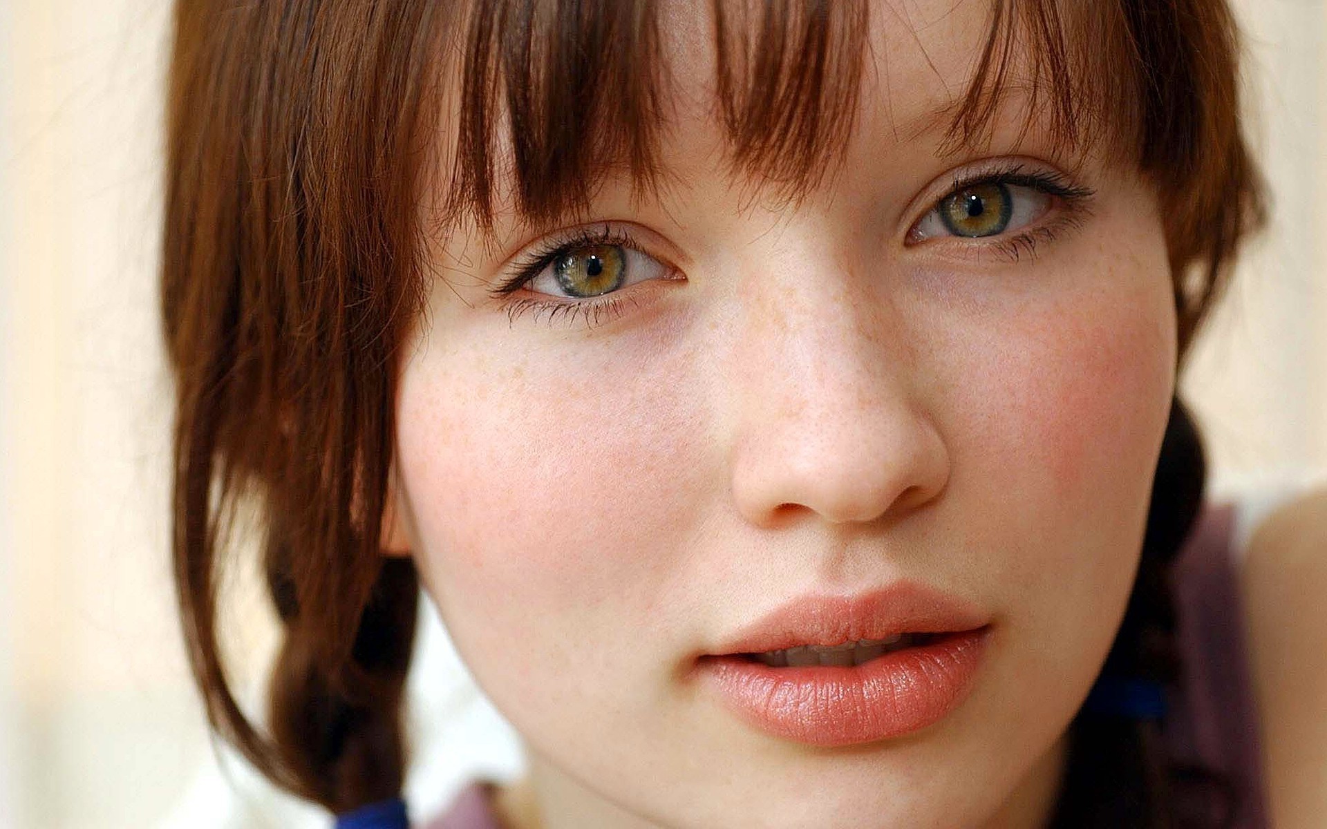kobieta portret dziewczyna moda oko ładny ładny twarz młody model dziecko włosy usta nastolatki emily browning