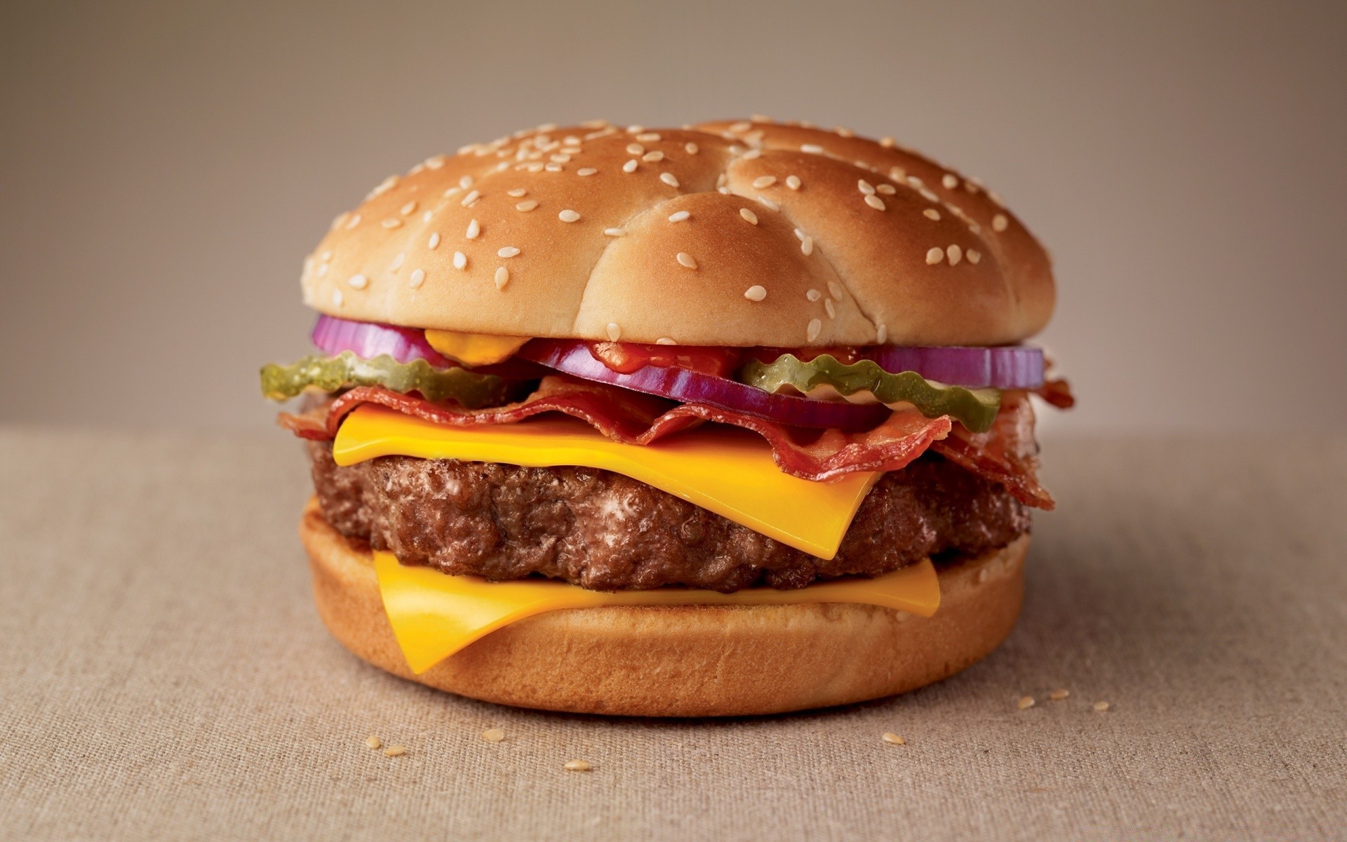 desery sezam burger chleb niezdrowy sałatka bułka kanapka szybki obiad frytki ketchup ser pyszne cheddar pomidor majonez jedzenie wołowina orzeźwienie