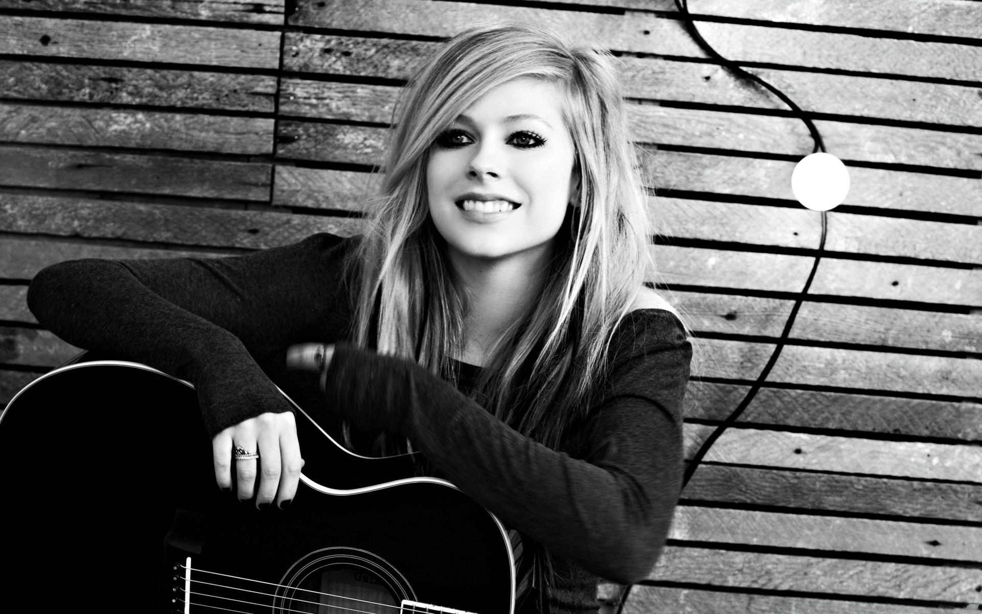 piosenkarka portret kobieta jeden monochromatyczny dziewczyna dorosły młody model gitara