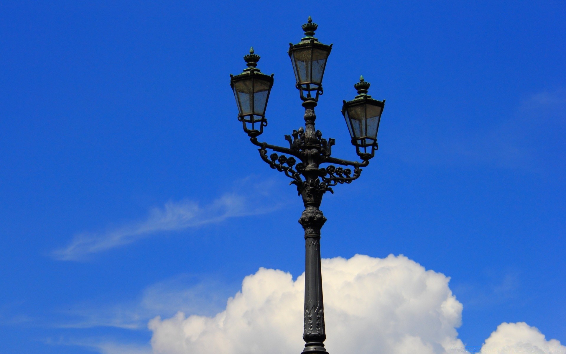 niebo lampa latarnia niebo słup światła jasne sygnalizacja świetlna na zewnątrz światła podświetlane słońce klasyczne