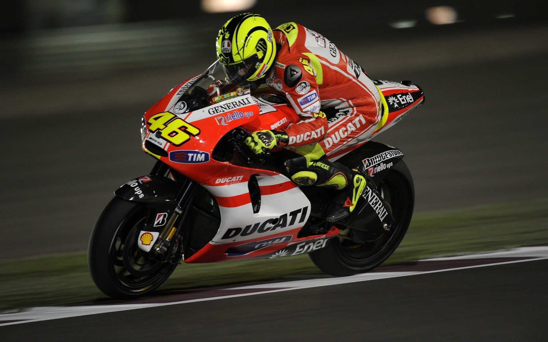 sport wyścigi tor mistrzostwa pospiesz się obwód konkurs okrążenie zawodnik sport samochodowy dysk akcja szybki kierowca turniej dreszczyk rower grand prix samochód prestiż