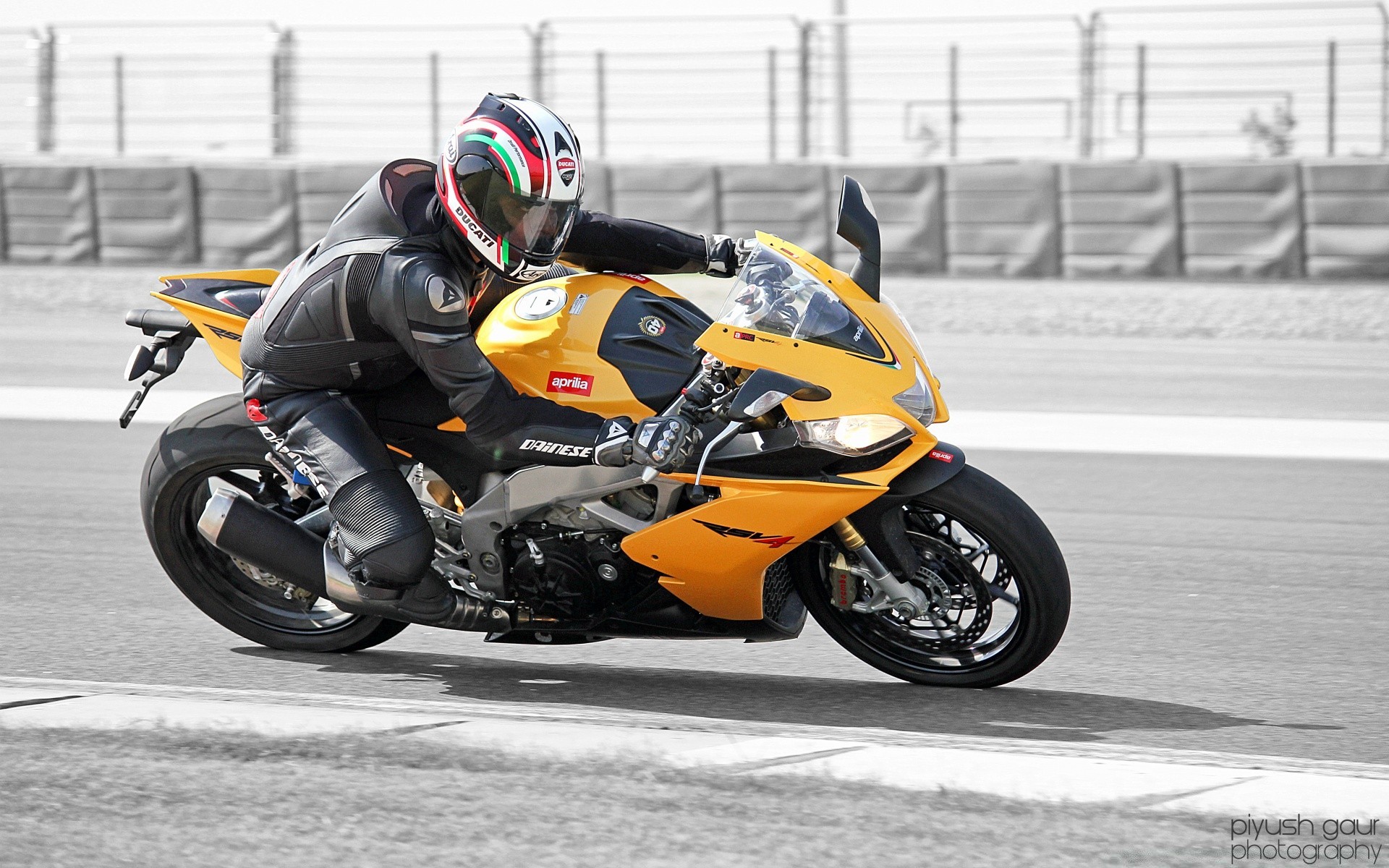 sport wyścigi tor rower pospiesz się szybko dysk kierowca turniej maszyna racer obwód moc haj prestiż samochód mistrzostwa okrążenie opony przy praca zespołowa