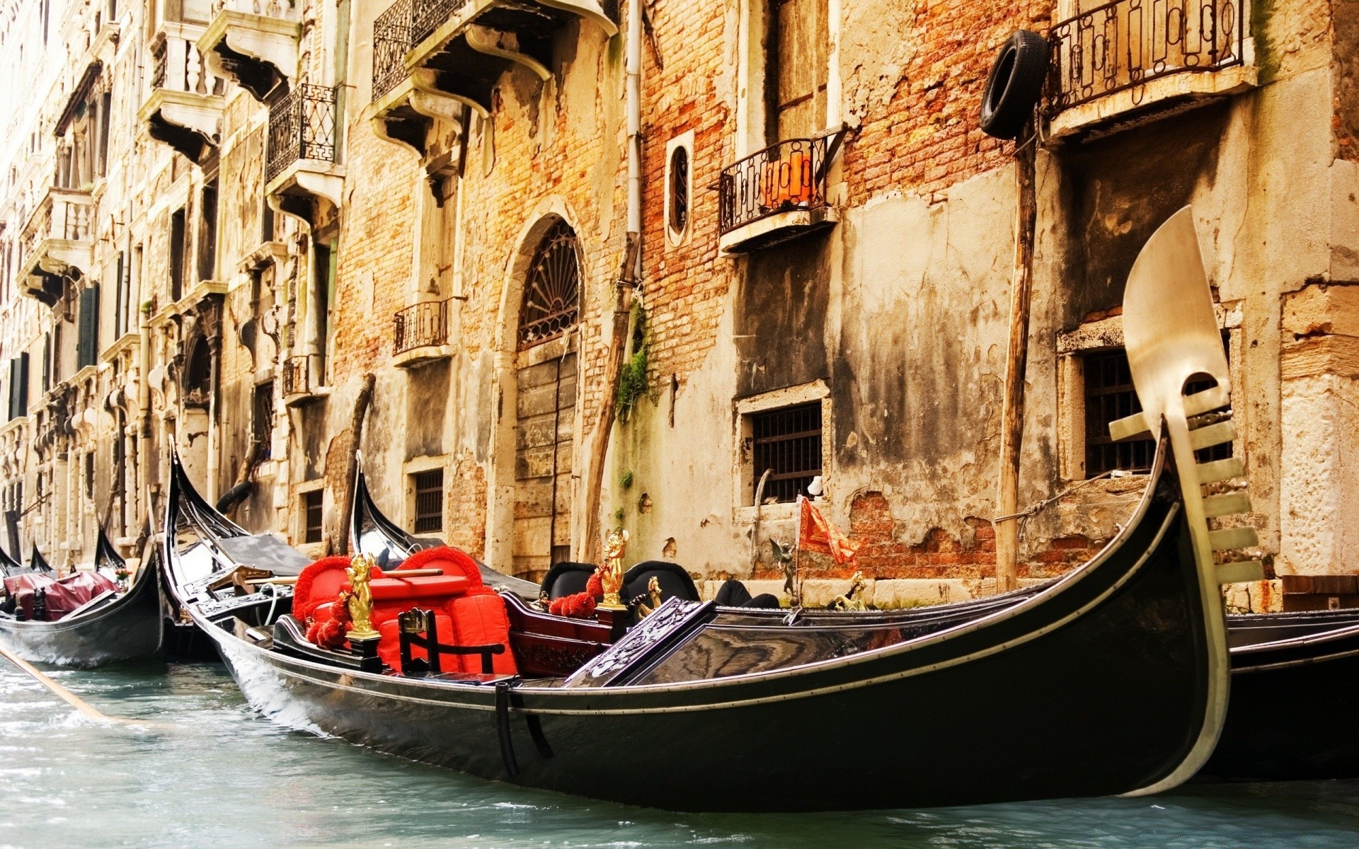 europa gondole wenecjanin kanał gondolier łódź podróże turystyka stare wody miasto miasto system transportu przekazać tradycyjne architektura dom turysta ulica wakacje